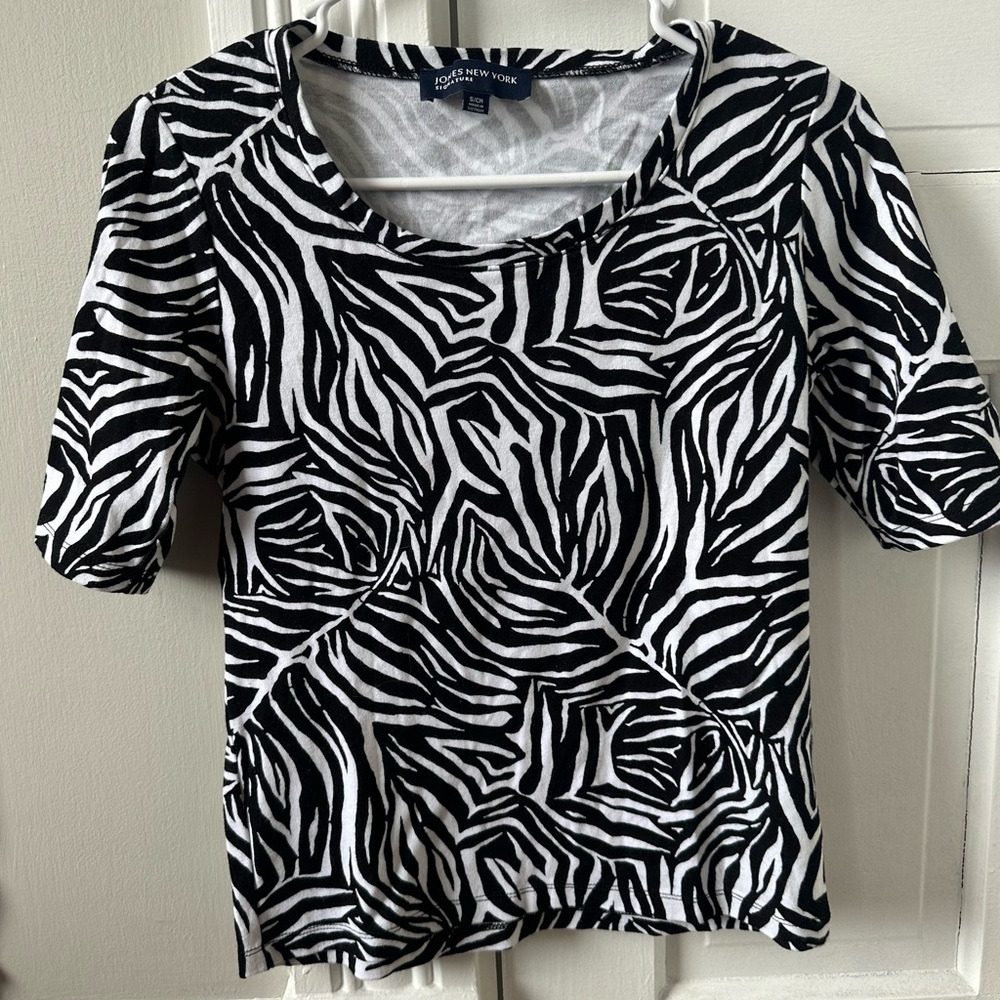 Jones New York Black and White Zebra-Print Short Sleeve Tee